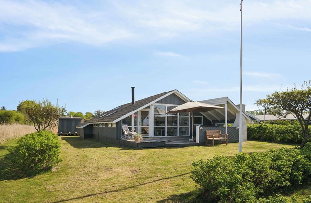 Cozy summer house in Føns with sea view