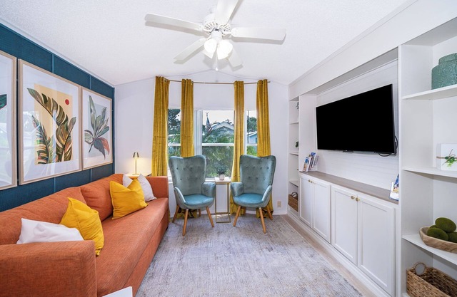 Cozy Tropical Cottage - 4 mi to Disney