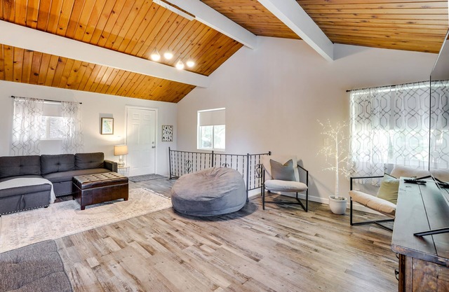 Cozy Twin Peaks Cottage: 4 Mi to Lake Arrowhead!
