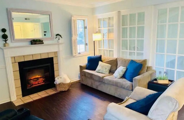 Cozy Villa Spa Retreat - Near Mohegan, Hot Tub, Pools, Sauna, Spa on Premise