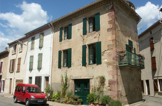 Cozy village home in the heart of Saint-Chinian