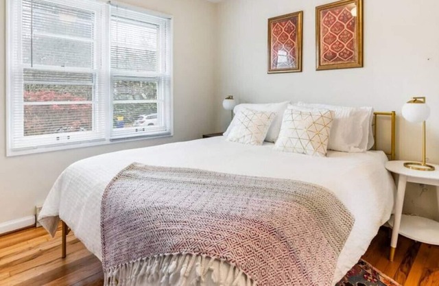 Cozy Vintage apartment above SE Clinton St