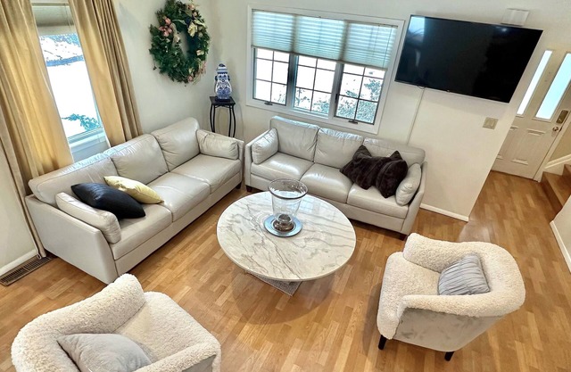 Cozy Waterfront Stay: 30 Min train to NYC, USOpen, Golf, Citifield & Mets.