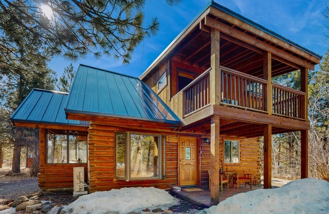 Cozy Woodland Cabin with Hot Tub Hideaway – Bring Your Pup Along!
