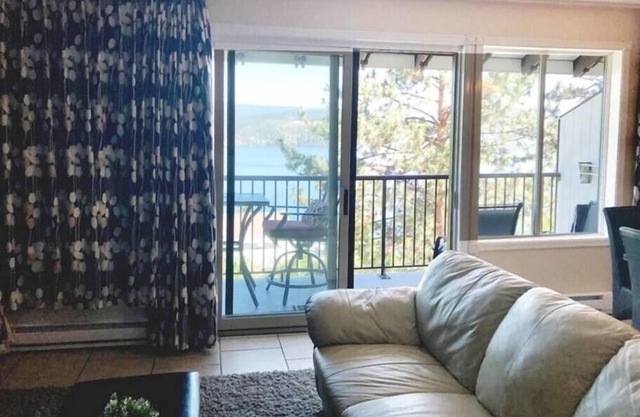 Cozystay Lake Okanagan Resort