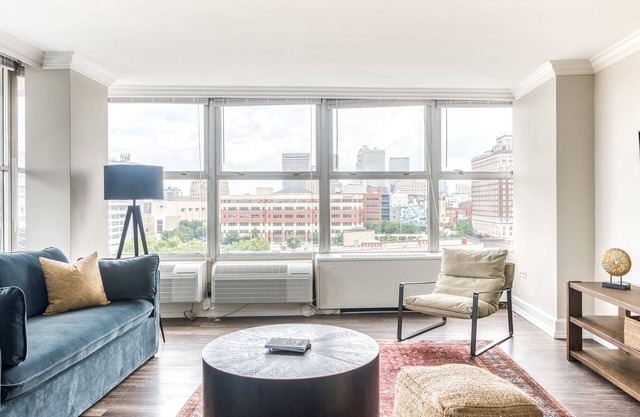 Cozysuites 800 Tower 1BR w sky Pool gym 21