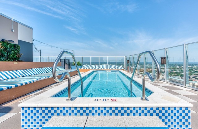 Cozysuites 800 Tower 2BR w sky Pool gym 34
