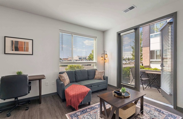 CozySuites Ayr | parking, pool, gym #02