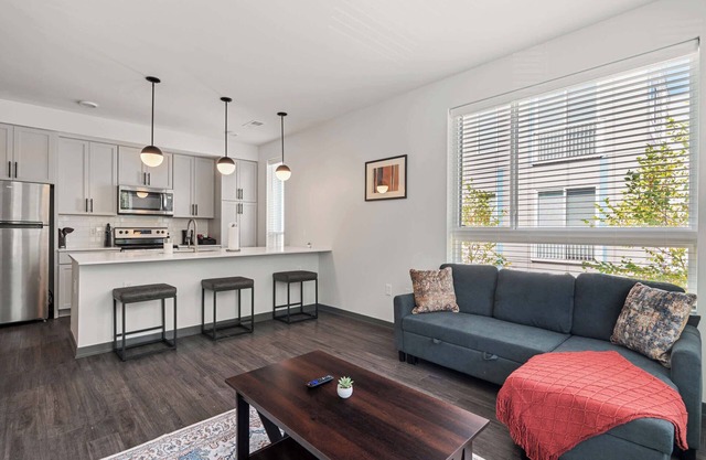 CozySuites Ayr | parking, pool, gym #06