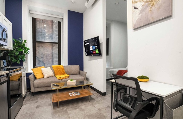 CozySuites Chic 1BR in Downtown Pitts #6