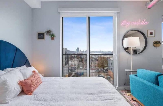CozySuites Lavish SDO, Lawrenceville