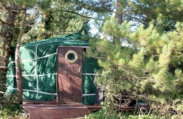 'Crab Shack' Luxury Yurt with Harbour & Sea Views