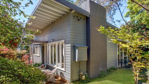 Crabapple Southside Mountain Cottage Pet Friendly