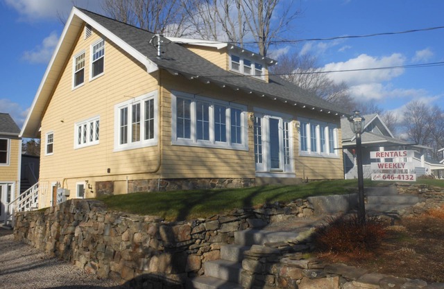 Craftsman's Charm - Short walk everywhere - Great Fall and Spring Rates