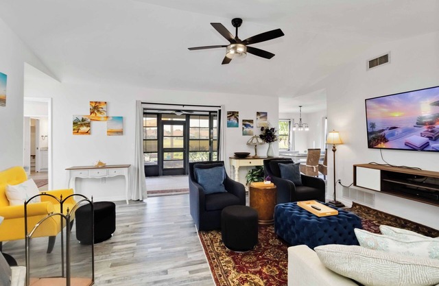 Creek Golf course front home minute from DowntownVenice Florida.