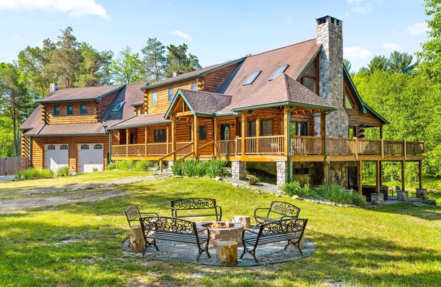 Creekfront Log Mansion With Heated Outdoor Pool and Hot Tub