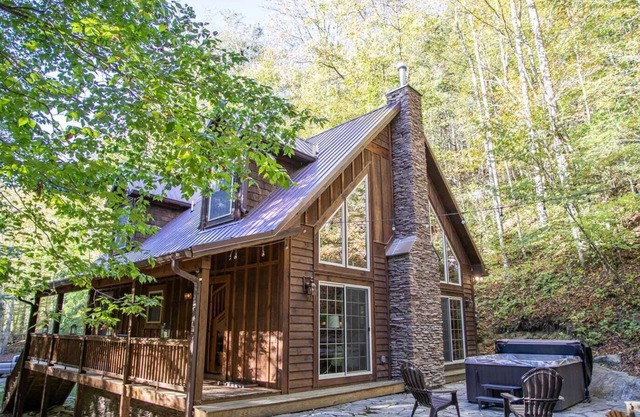 Creekside Cabin On Wooded Property