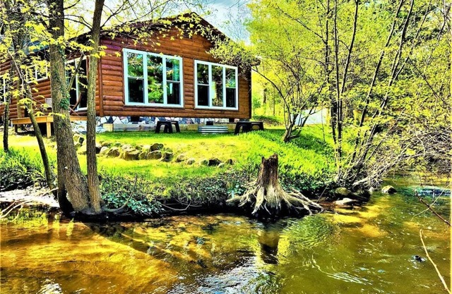 Creekside Hot Tub|Walk to Beach|Uniquely Northern