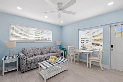 Creole Garden Cottage at Palmview Inn of Sanibel with Bikes
