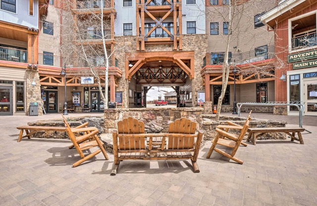 Crested Butte Condo With Indoor & Outdoor Pools!