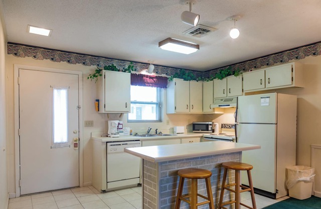 Crown Resorts Lake Tansi East Large 1BR Condo w/ 1 Queen & 2 Twins