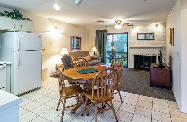 Crown Resorts Lake Tansi East 1BR Condo w/ 1 Queen