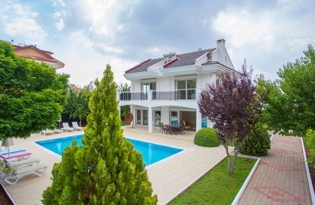 Crown Villa 2