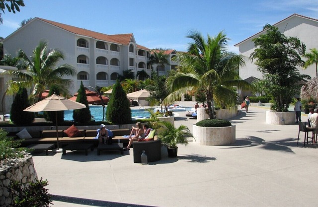 CROWN VILLAS