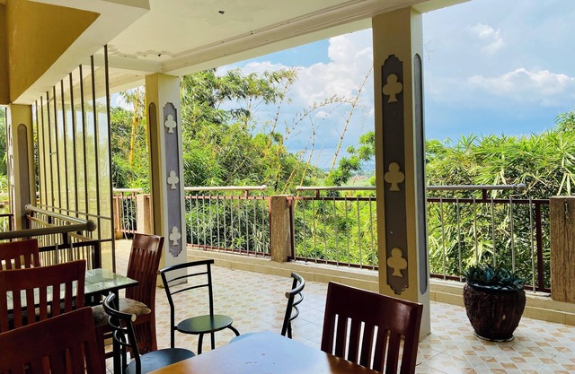 CRYSTAL APARTMENT HOTEL AND LODGES