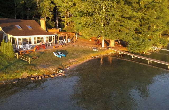 Crystal Lakefront Cottage