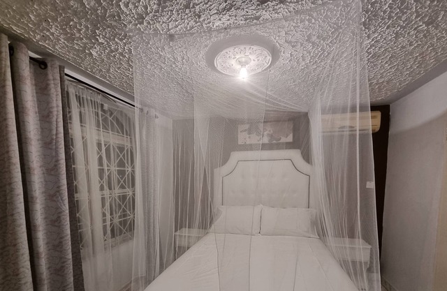Csompo Empire one bedroom apt