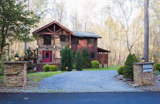 Cub Creek Lodge - Three Bedroom Cabin