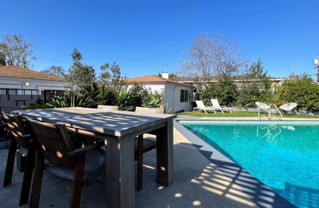 Cubier: 4-Unit Complex W/ Swimming Pool (MKW-LAD)