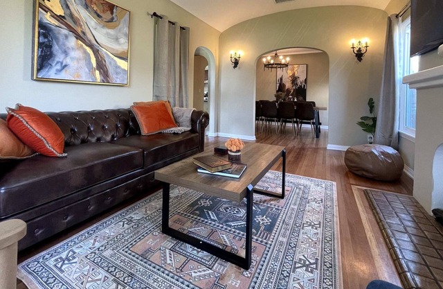Cubier: Fairy Tale 3BR House in Inglewood (BR-CUL)
