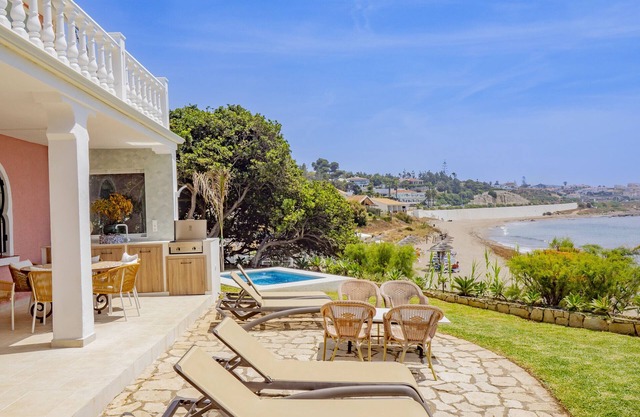 Cubo's Beachfront Villa Khayyam/private beach access/private pool/air conditioning/free Wi-Fi
