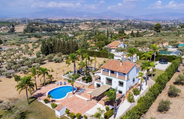 Cubo's Casa Hasan/private pool/air conditioning/free wifi/BBQ