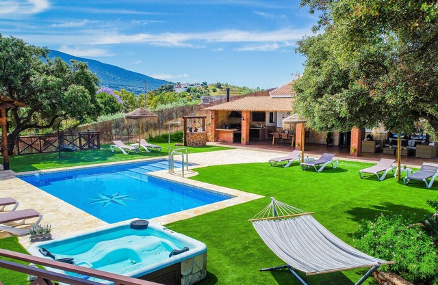 Cubo's El Balcón de las Lomas/Free Wifi/Outdoor Jacuzzi