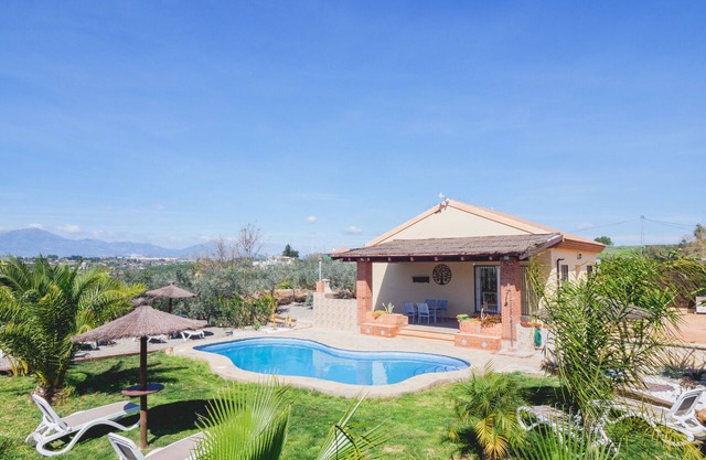Cubo's Greenlife House/private pool/free wifi/rural