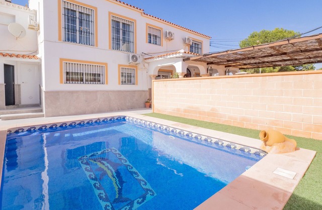 Cubo's Villa Paraiso/free wifi/air conditioning/private pool