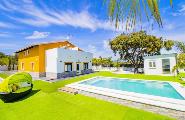 Cubo's Villa El Encinar/views/private pool/wifi/electric car charger