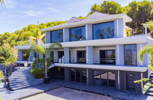 Cubo's Villa Le Corbusier/luxury villa/private pool/indoor jacuzzi/Turkish bath/heated indoor pool/air conditioning/free Wi-Fi