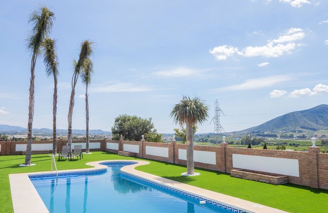 Cubo's Villa Miraflores/private pool/air conditioning/BBQ