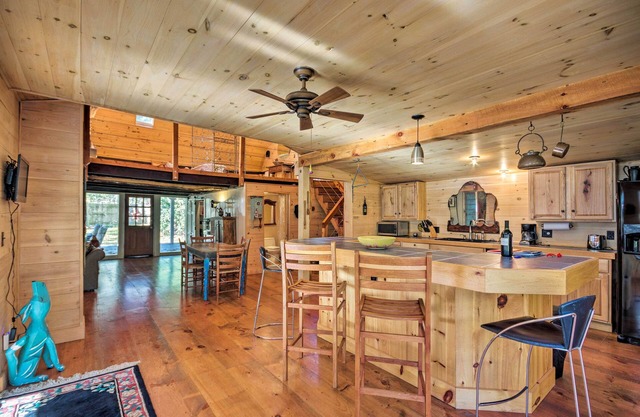 Cullowhee Getaway w/Fireplace on Private Meadow