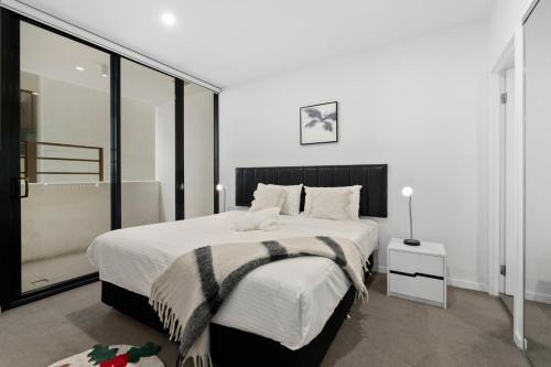 Cultural Charm - 2BR Apartment in South Brisbane 20804