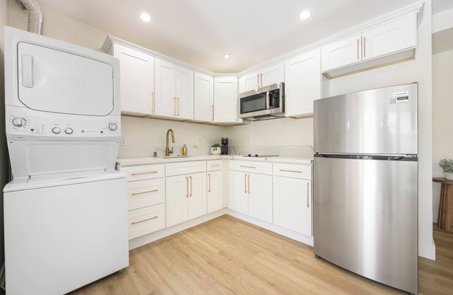 Curlew Studio-Centrally located! New construction!