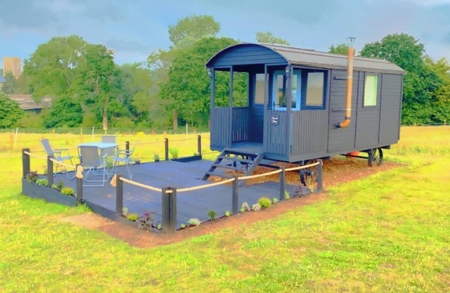 Curly Cow is a marvellous shepherd’s hut that sleeps up to four people.