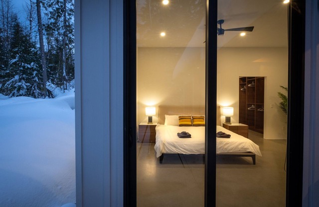 Custom accessible home only 5 minutes to Revelstoke Mountain Resort