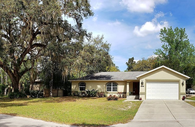 Custom home great local, boat parking, near dock, food, scalloping, Manatee.