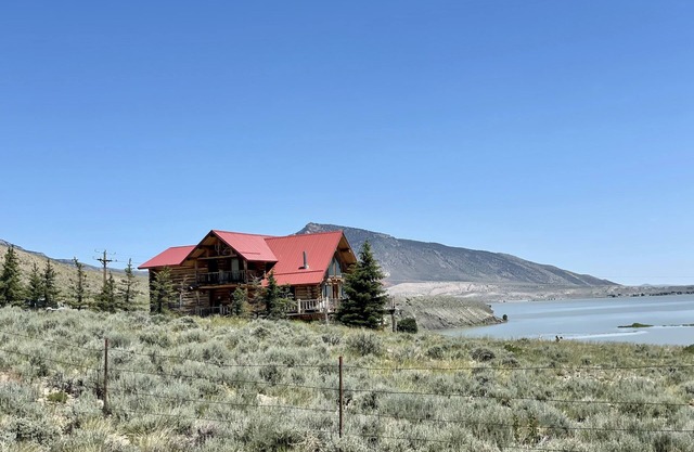 Custom Log Cabin with Breathtaking Views of Buffalo Bill Reservoir and Carter Mt