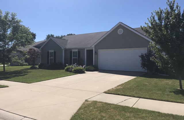 Cute 3 Bedroom, 2 Bath Home, 4 miles North of SBN Airport and 7.5 miles to ND